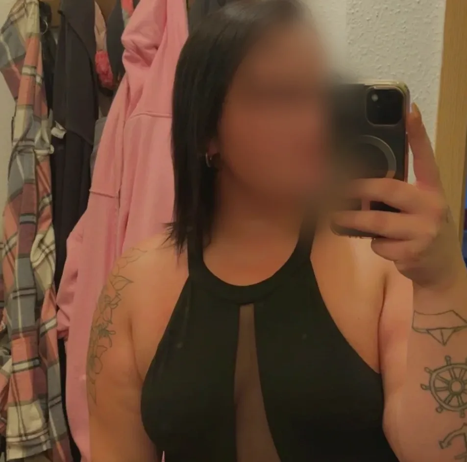 Hannah, 28
