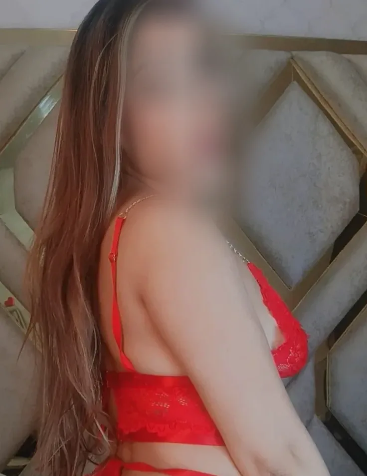 Isabel, 28